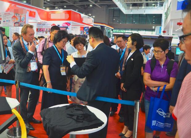 王巖鑌司長與漢弘集團工作人員